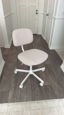 Swivel chair in excellent condition