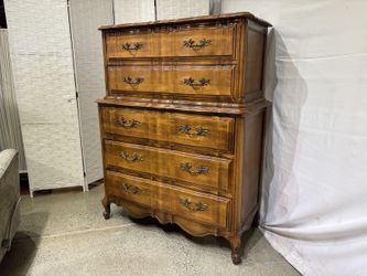 French Provincial Style Chest-on-Chest Highboy Dresser in Amber