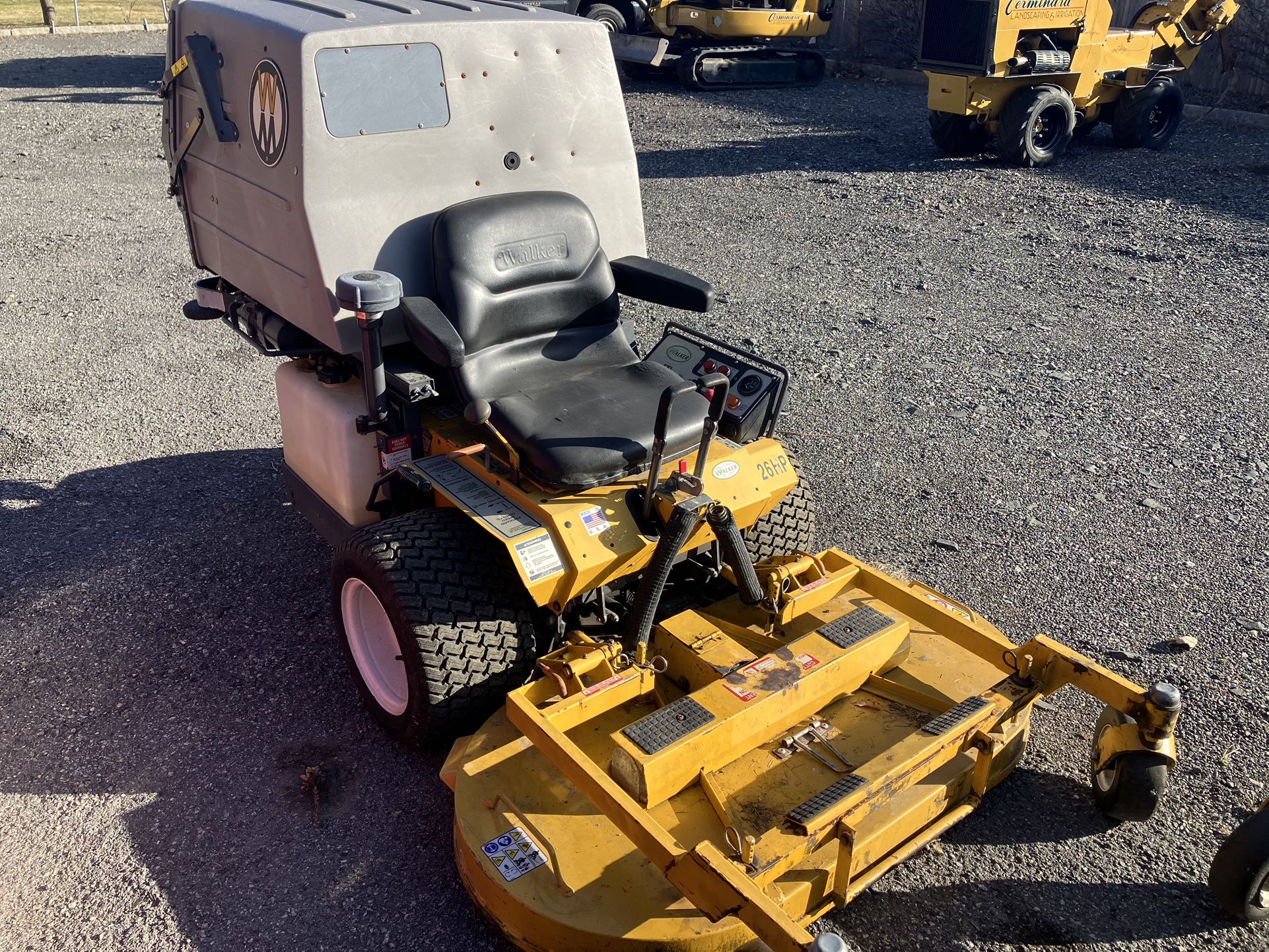 2010 walker mower with high dump  26 hp 