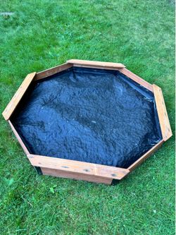 Octagon sand box with covers