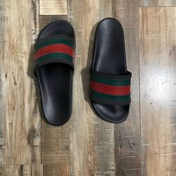 Gucci slides           size-7