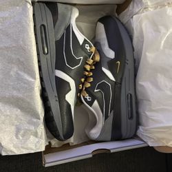 AIR MAX DOT SWOOSH 