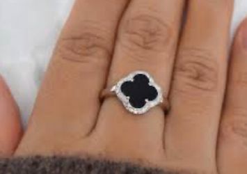 Silver-Tone Brass Plated Clover Black Onyx Band Ring Size 7.25 Pre-Owned