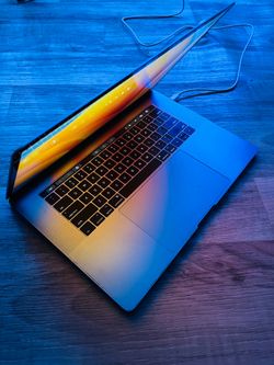 MacBook Pro 15” 2017 Touch Bar — 16GB / 500GB SSD / New Battery + Extras