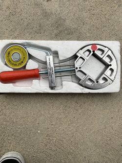 Adjustable corner clamp