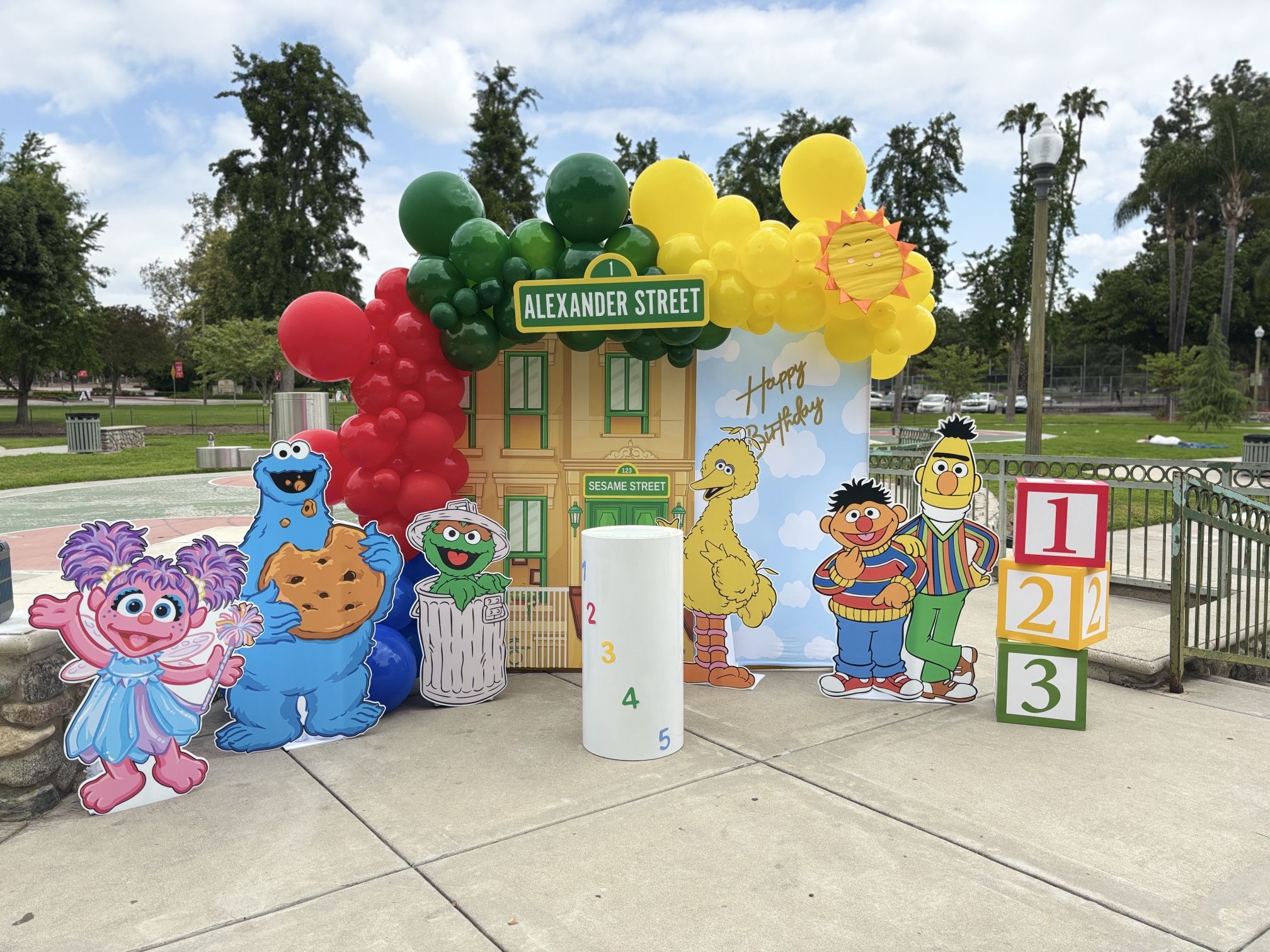 Balloon Garland (Sesame Street)