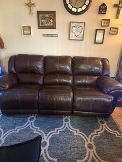 7 ‘ Leather couch