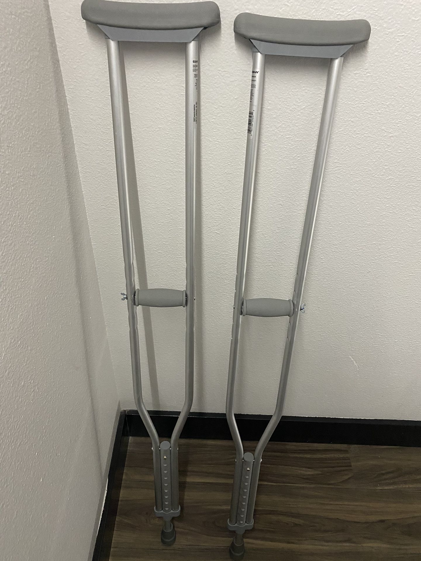 Guardian MDSV80535 Standard Aluminum Crutches, Tall Adult 5’10” 6’6