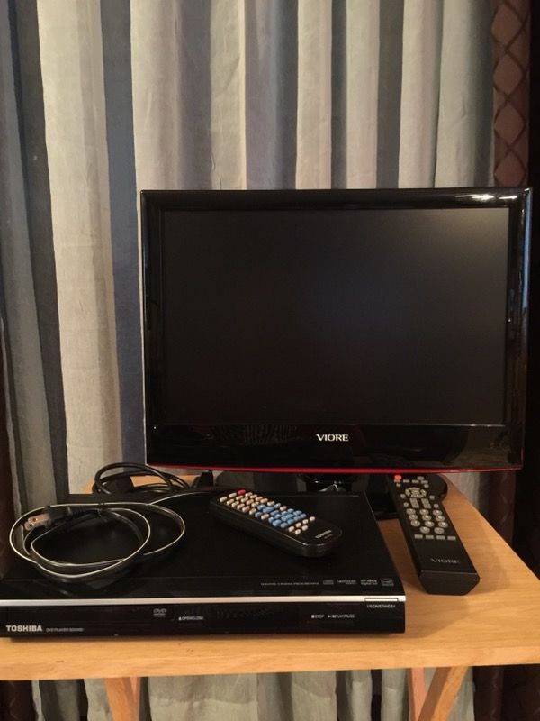 19 inch flat screen Viore tv And Toshiba DVD player combo