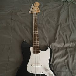 Squier Branco Bass