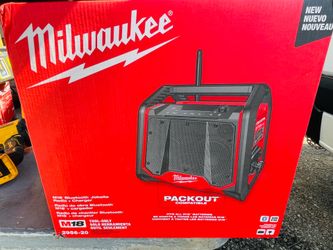 Shop Milwaukee M18 Lithium-Ion Cordless PACKOUT Jobsite Radio/Speaker with Built-In Charger