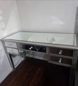 Vanity table/desk