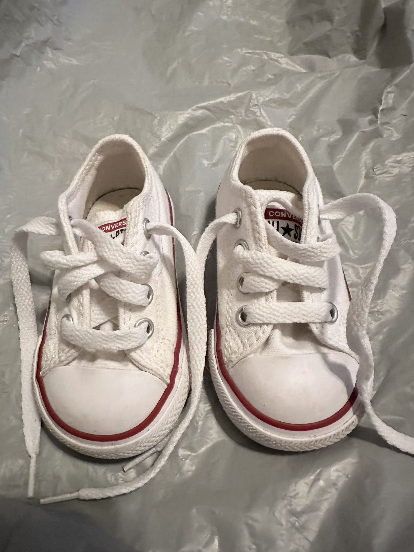 Brand New Converse Chuck Taylor (Chucks) Toddler Sneakers - Size 4 - White - Unisex