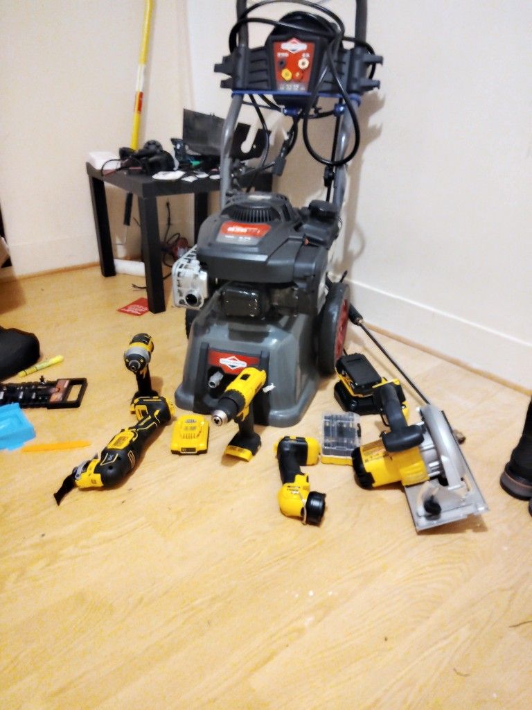 Pressure Washer.Dewalt Tools .3100 Psi Gpm 2.5