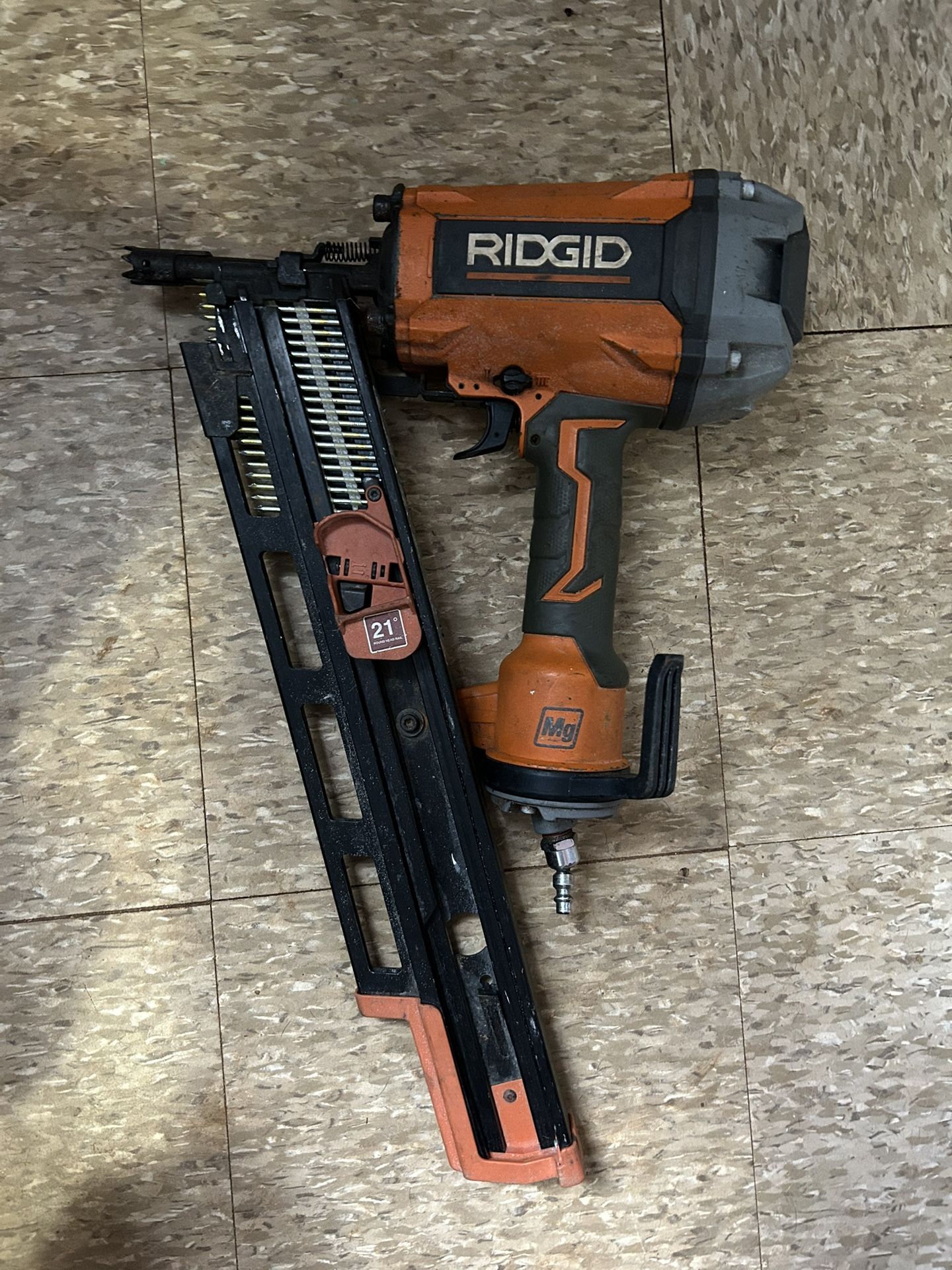 RIDGID Pneumatic 21-Degree 3-1/2 in. Round Head Framing Nailer