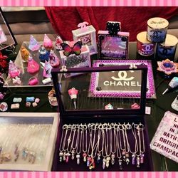 Huge Lot Of Decor Items Or Resell Items