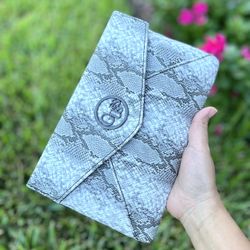 Guess Large Cluth Wristlet