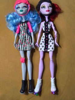 2 Monster High Roller Maze Dolls.