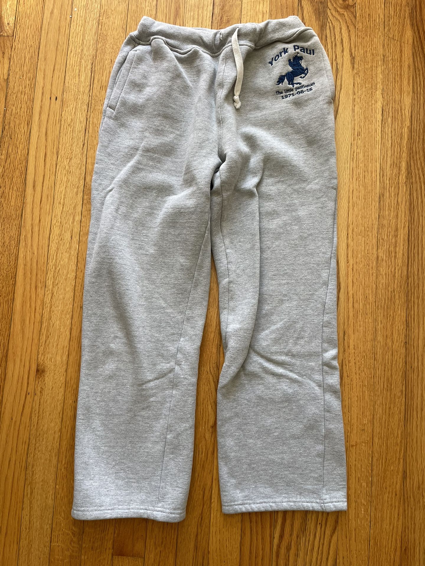 York Paul Retro Gray Heavyweight Jogger Pants • Style: Classic American Retro Style. The left leg features a delicate navy blue embroidery/logo, highl