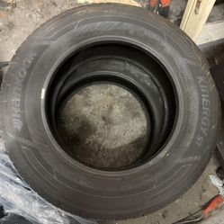 (2) 235/65/17 Hankook Money ST