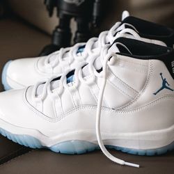 JORDAN 11 LEGEND BLUE