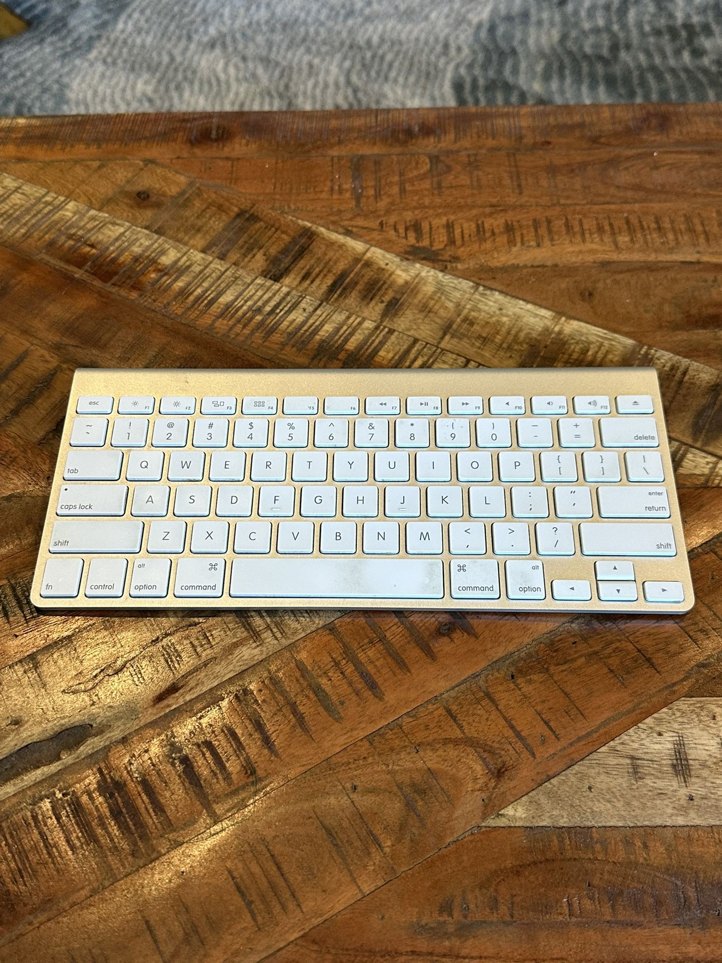 Apple Wireless Keyboard A1314 Bluetooth Keyboard Tested, Fully Working