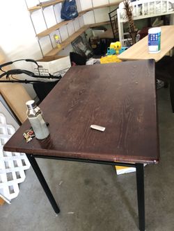 Dining table with four seats(H: 30,L: 45,W:31)