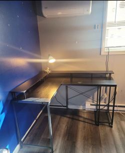 Gaming desk
