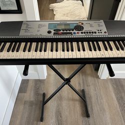 Yamaha Electronic Piano Keyboard 