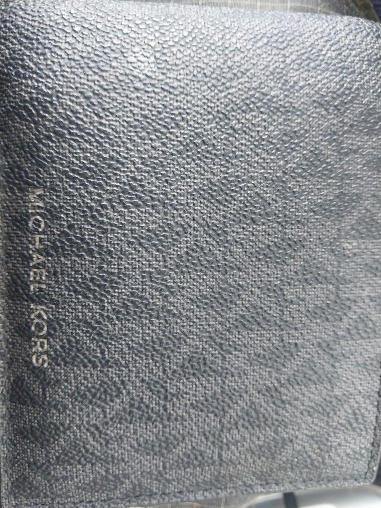 Man's Michael Kors wallet