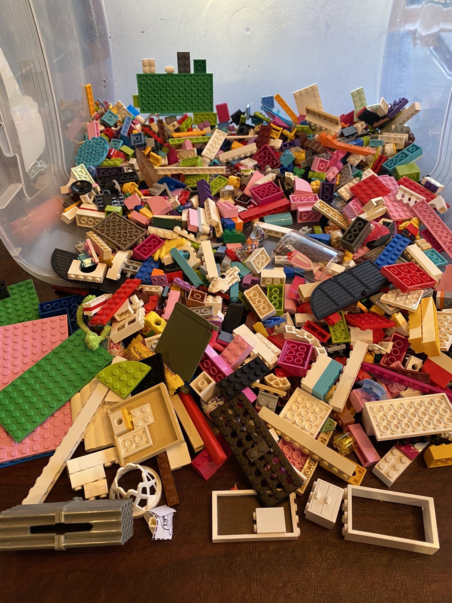 2000 lego pieces Build your custom set