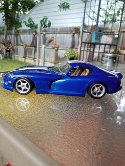 Bburago Dodge Viper GTS Coupe Diecast