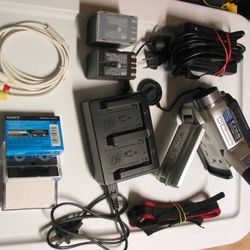 Vintage MiniDV tape Camcorder & Playback Transfer Camera w/Built-in Light JVC GR-DVL805U