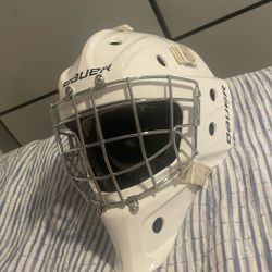 Bauer 930 Hockey goalie helmet Size medium and small