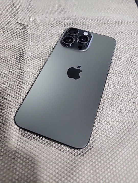 Apple iPhone 15 Pro Max - 256 GB - Black Titanium (Unlocked)