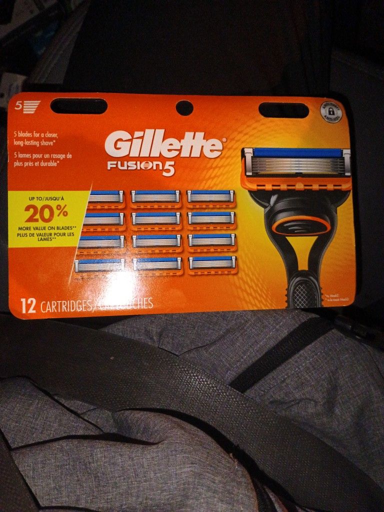 12 Gillette Fusion 5 Cartridges. 25