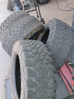 Used set of tires 35 1250 20 Lt