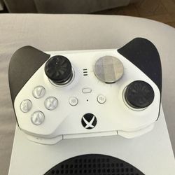 Xbox Console Bundle – Great Condition 🎮