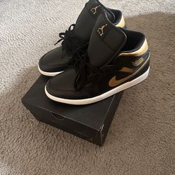Jordan 1 mid /metallic gold/white