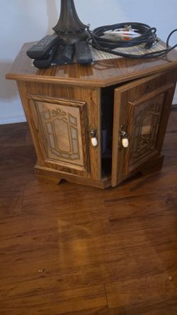 End tables 2 of them