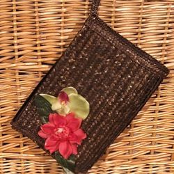 Natural brown woven straw clutch bag with pink and white floral appliques. Cloth Lining. 10"Wx7"Hx3"W
