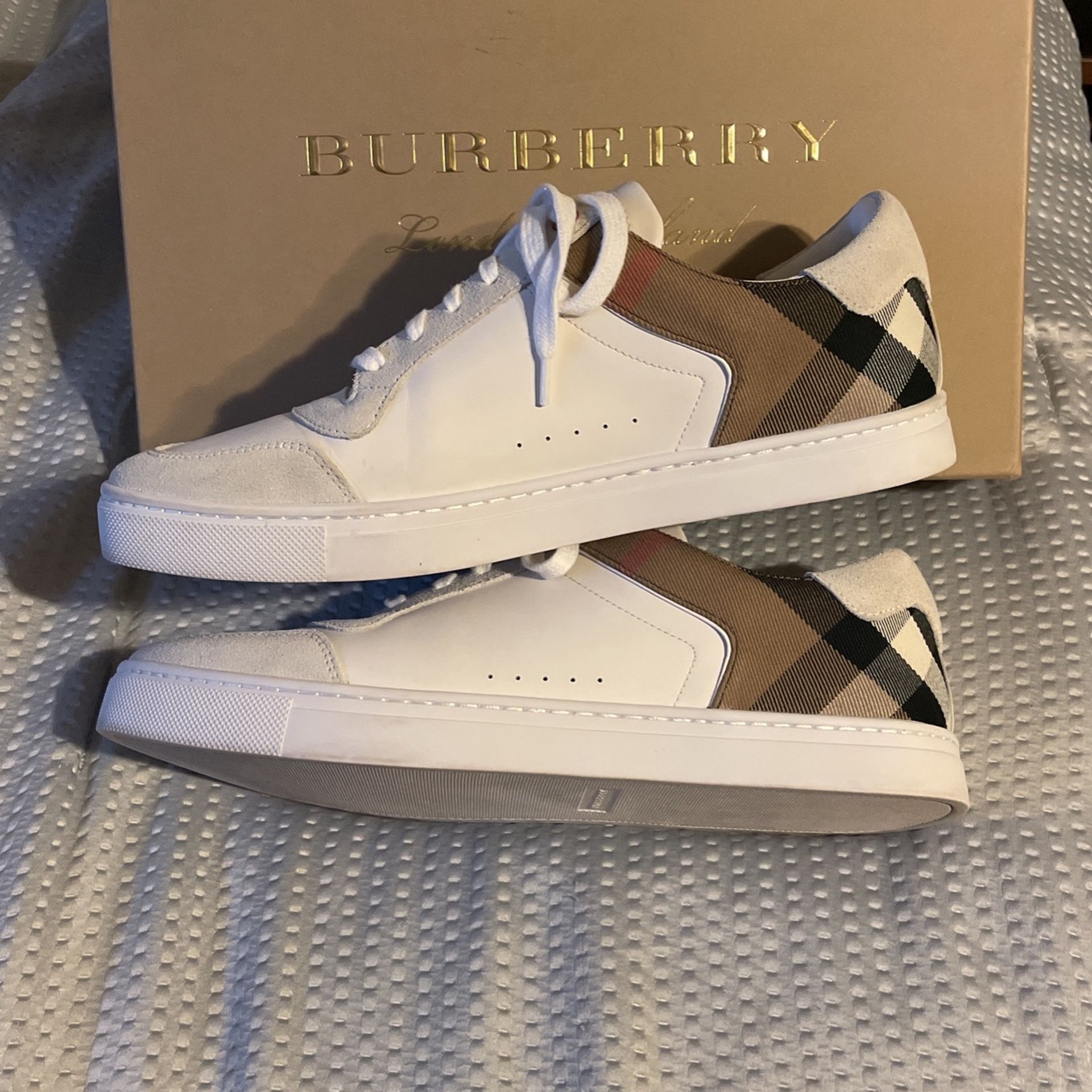 Burberry Mens Size 9 (43 Europe size)