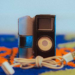 Apple iPod Nano - 1st Gen 4GB (ROCK BOX)