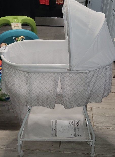 Delta Deluxe Soothing Dreams Bassinet