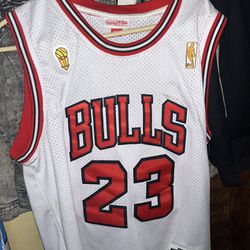Michael Jordan Jersey White Size Medium 