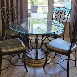 Nook Dining Round Table