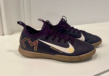 Mbappe indoor soccer size 5Y