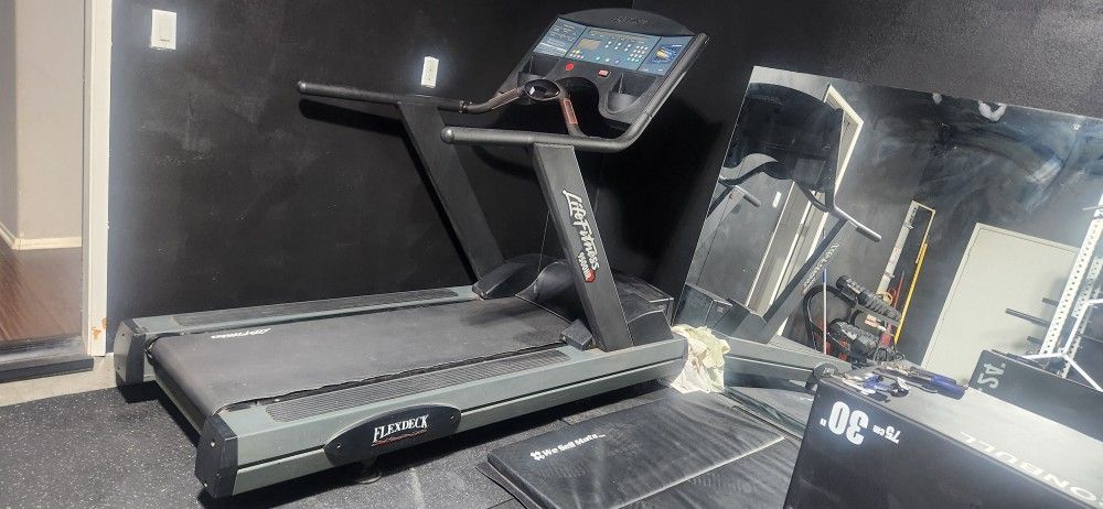 Life Fitness Commercial Treadmill