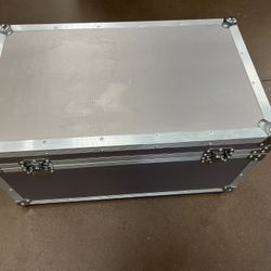 VIN Steel Plated Trunk/Table