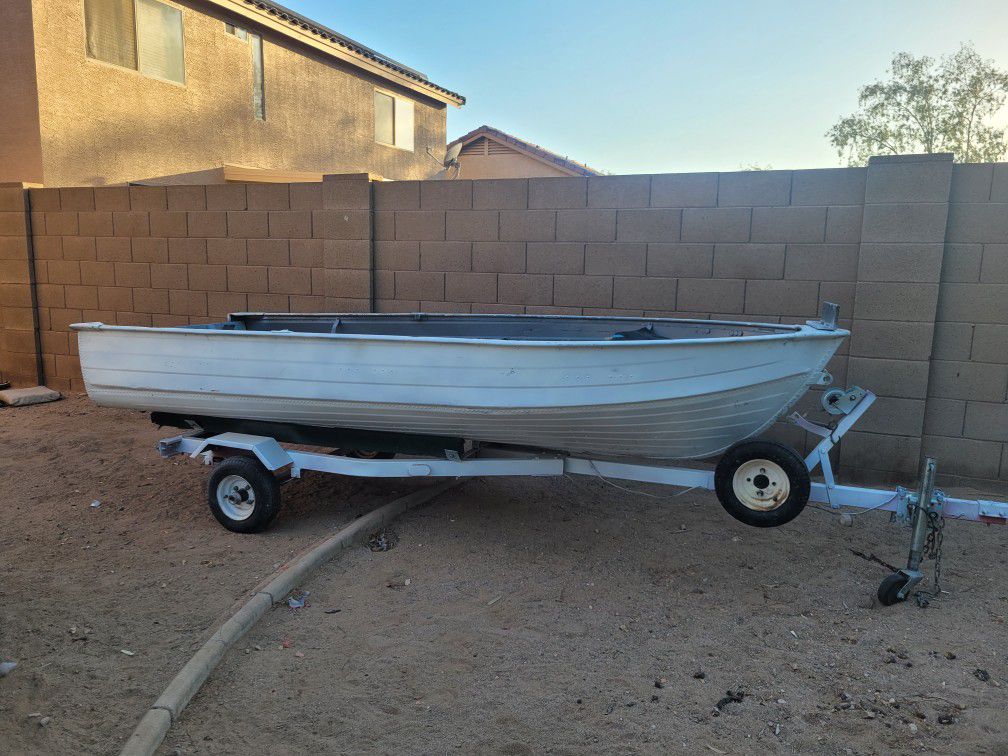 12 FT. Aluminum Mirrocraft Fishing Boat W/ Trailer